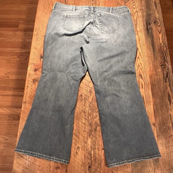 Torrid Jeans Slim Boot Blue Denim Medium Wash Bootcut Stretch Size 26 R = 44x29 - Picture 3 of 9